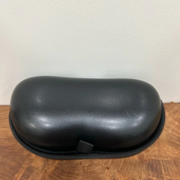 Moncler Black leather sunglasses Case - Picture 6 of 11